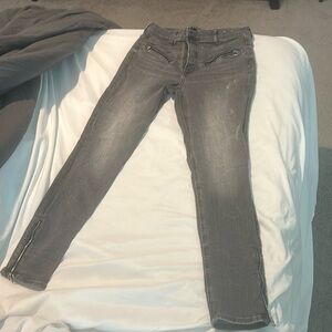 Gray jeans with zipper design